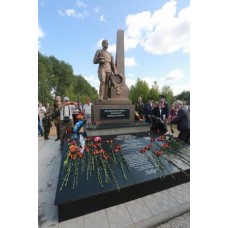 В г. Севске открыт памятник 28-й отдельной лыжной бригаде